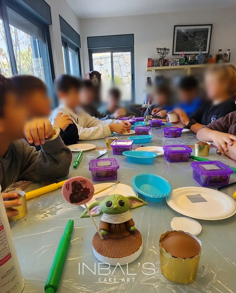 הפעלת יום הולדת מיוחדת לחגוג עם כל הכיתה - סדנת קאפקייקס בעיצוב אישי