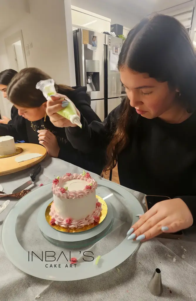 סדנאות עוגת בנטו לילדות לגיבוש או לימי הולדת