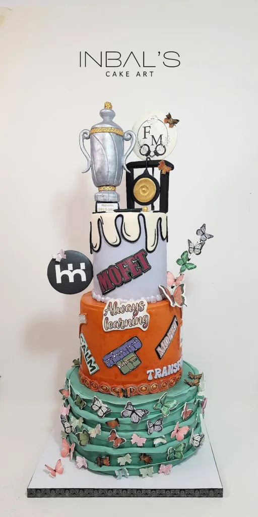 ענבל שלו - עוגה מעוצבת בהתאמה אישית לחברות - עוגת קומות צבעונים עם עיצוב צבעוני ואכיל מותאם ללקוח