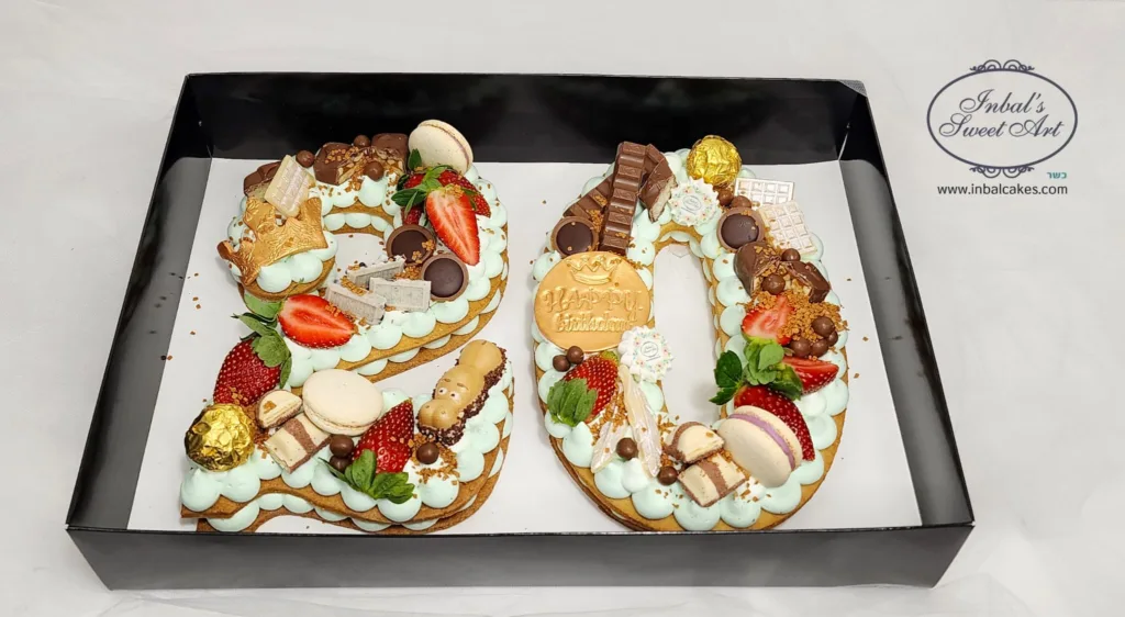 עוגת מספרים 20 עם קצפת תותים ושוקולד