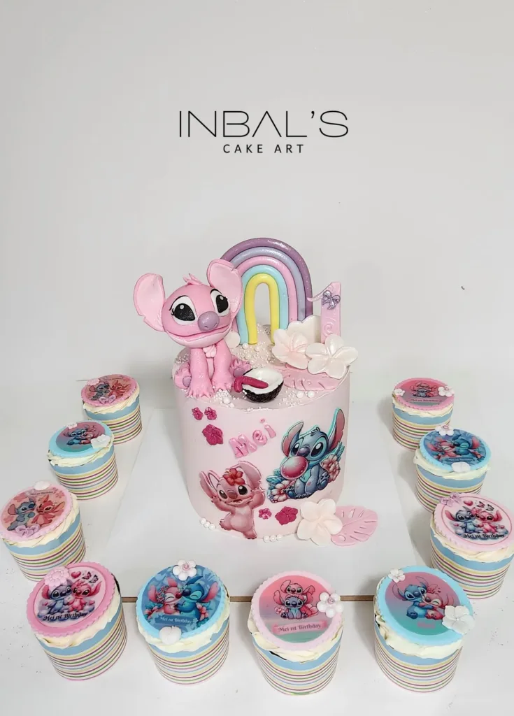 קאפקייקס בסגנון סטיץ' עם עוגה באותו עיצוב