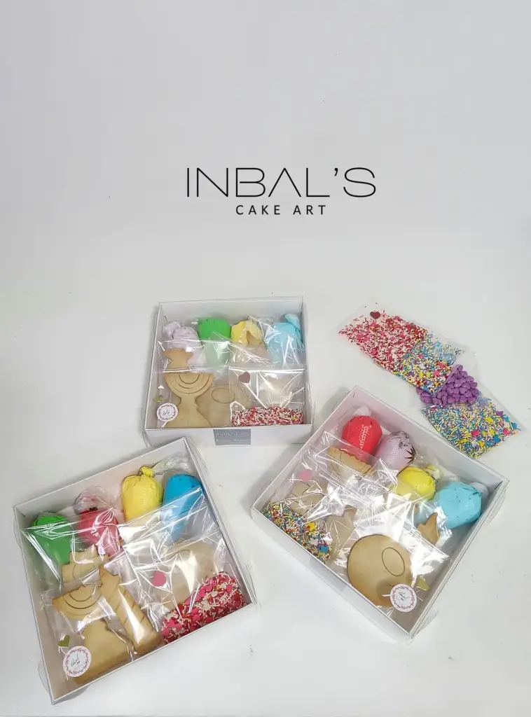 ערכת סדנת הכנת עוגיות אישית לילדים, מארז כולל את כל החומרים הדרושים להכנת עוגיות מיוחדות לילדים, כולל זיגוגים בצבעי מאכל צבעוניים ועוד