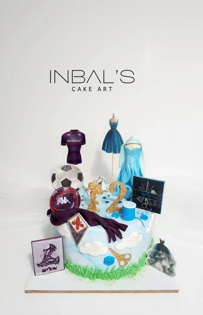 עוגת בת מצווה בעיצוב מותאם אישית ללקוחה עם תחביבים אהובים על העוגה