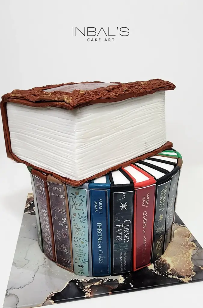 מעוצבות +פרויקטים מיוחדים - עוגות בצורת ספרים, בצק סוכר_